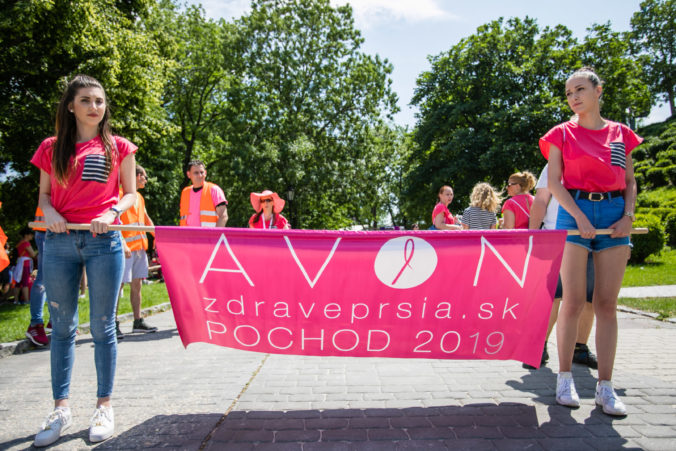 BRATISLAVA: Avon Pochod proti rakovine prsníka
