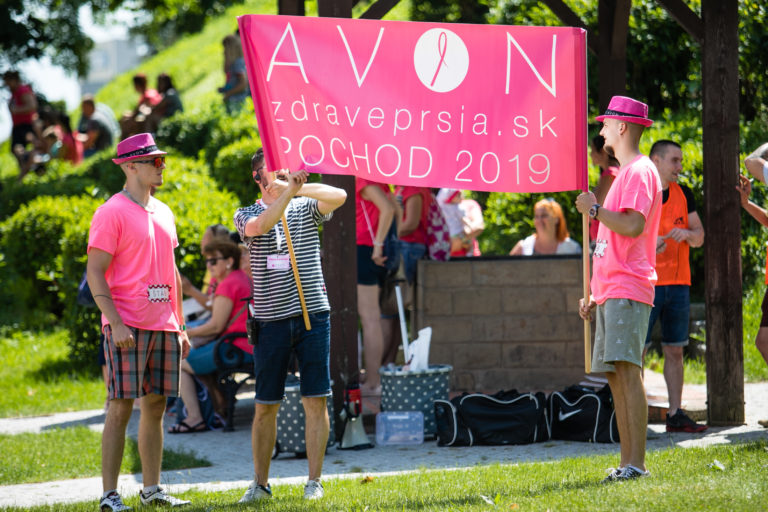 BRATISLAVA: Avon Pochod proti rakovine prsníka