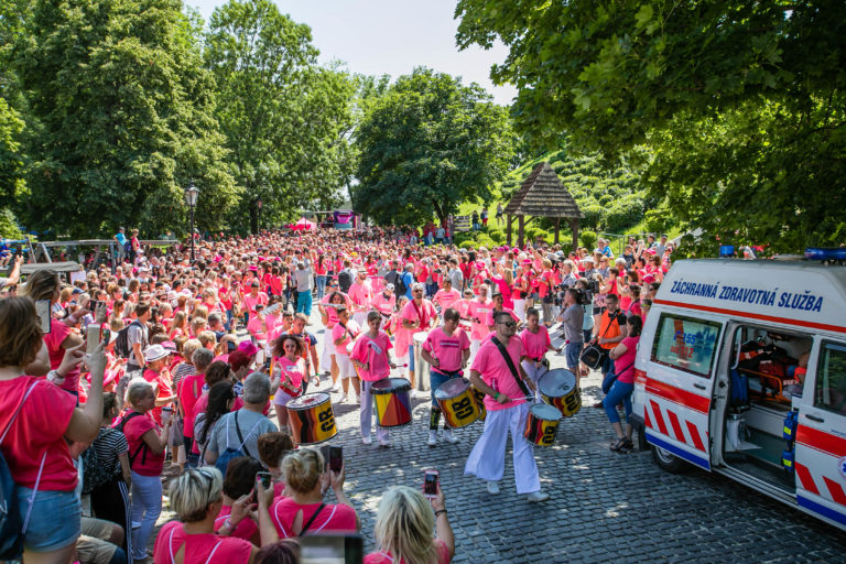BRATISLAVA: Avon Pochod proti rakovine prsníka