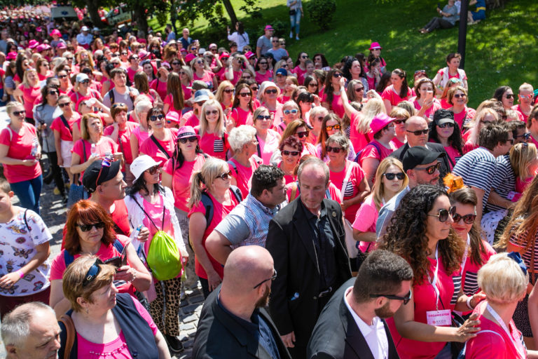 BRATISLAVA: Avon Pochod proti rakovine prsníka