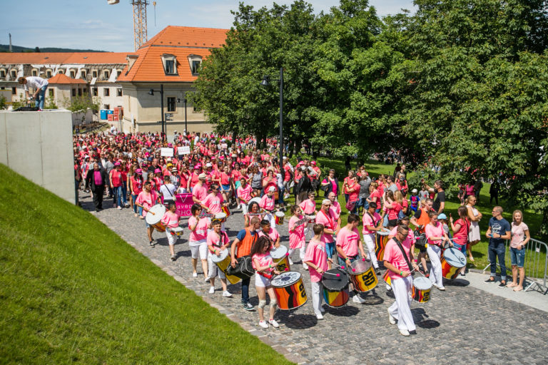 BRATISLAVA: Avon Pochod proti rakovine prsníka