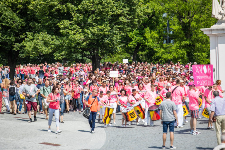 BRATISLAVA: Avon Pochod proti rakovine prsníka