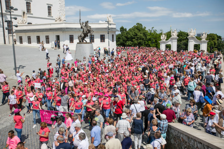 BRATISLAVA: Avon Pochod proti rakovine prsníka