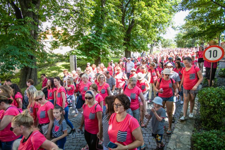 BRATISLAVA: Avon Pochod proti rakovine prsníka