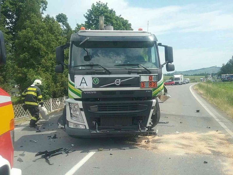 dopravná nehoda, cisterna, auto