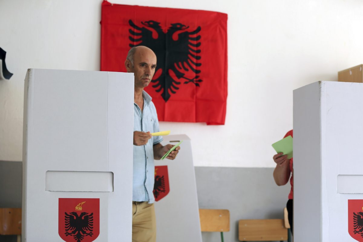 Komunálne voľby v Albánsku.