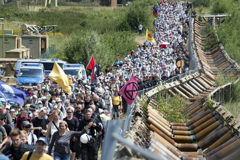 protest, bana