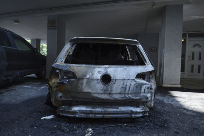 Grécko, podpálené autá