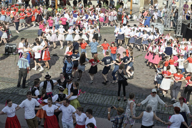 Cassovia Folkfest a rekord v tanci karička