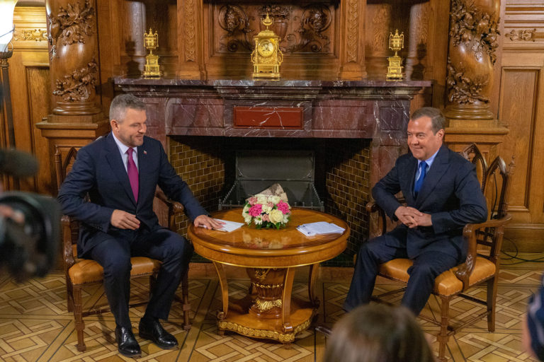 Peter Pellegrini, Dmitrij Medvedev