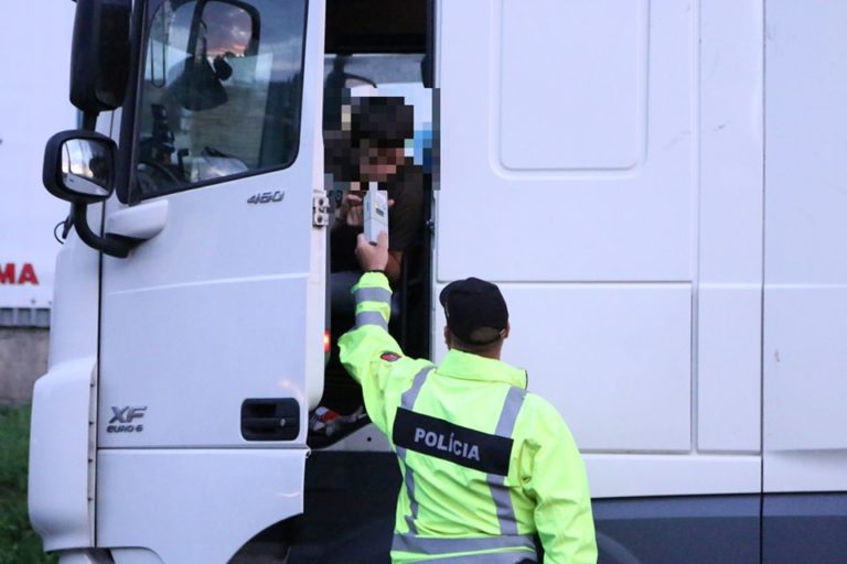 polícia, dychova skuska, dopravna kontrola