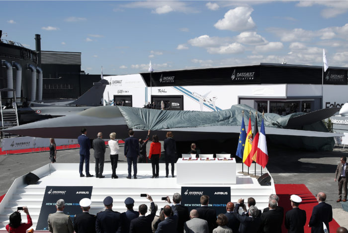 Emmanuel Macron, stíhačka