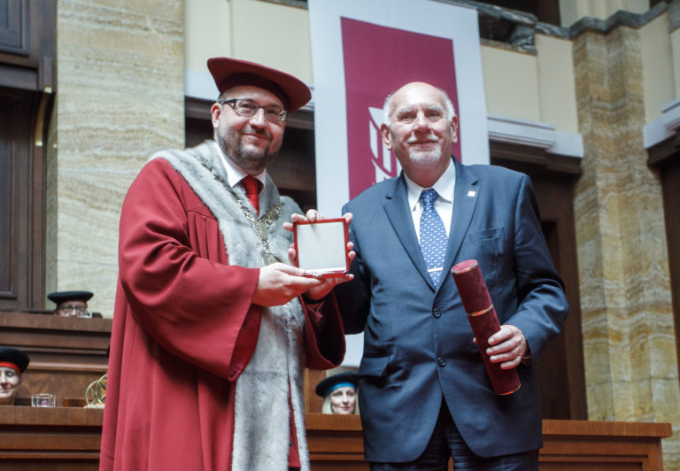 Udelenie najvyššieho ocenenia univerzity