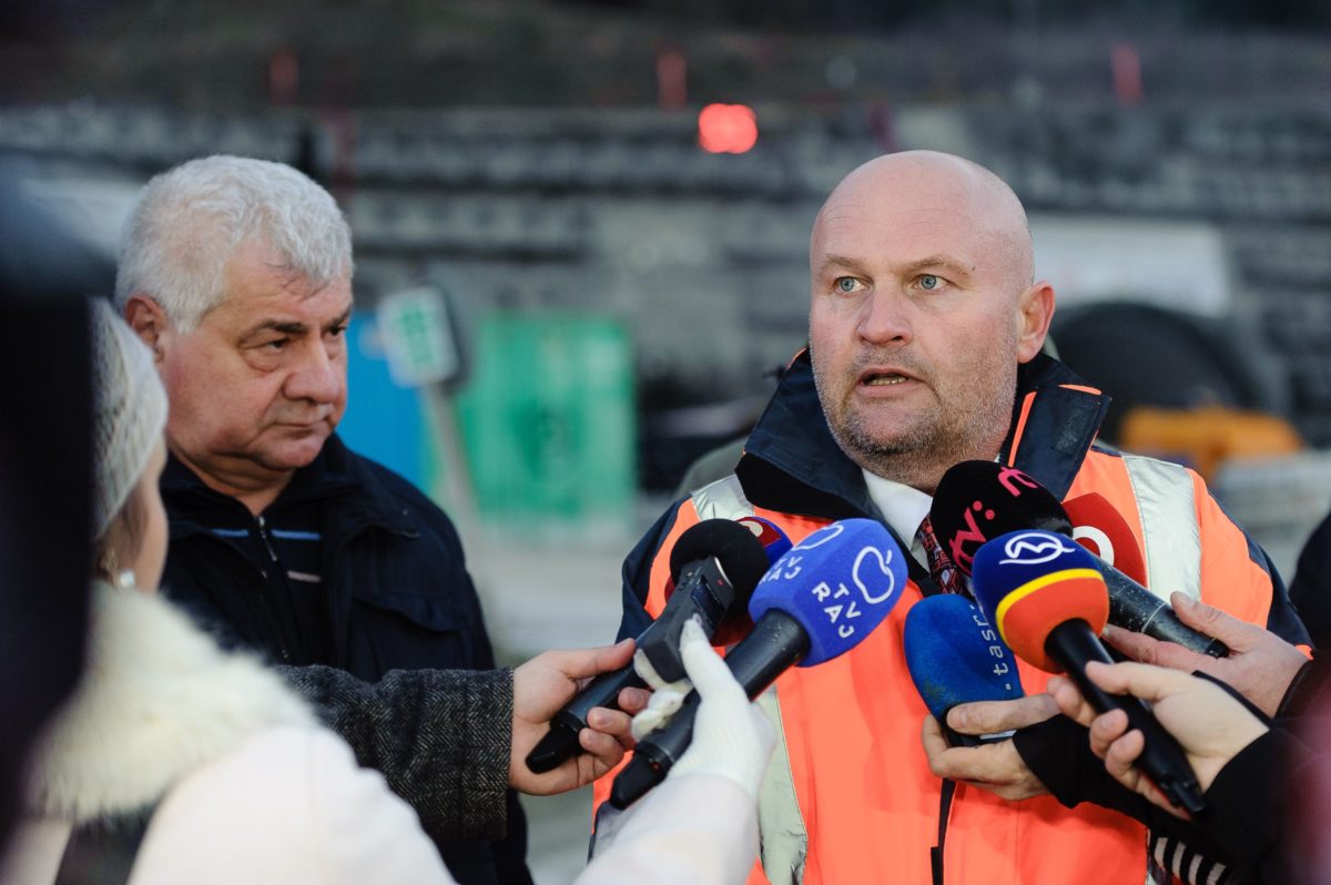 Minister dopravy a výstavby SR Arpád Erzsék a generálny riaditeľ Národnej diaľničnej spoločnosti Ján Ďurišin