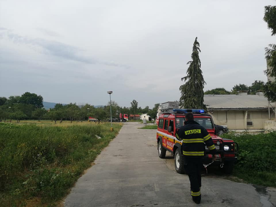 HASIČI: Výpadok elektriny na hydinovej farme