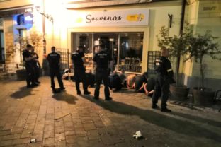 POLÍCIA: Bitka futbalových fanúšikov v Bratislave