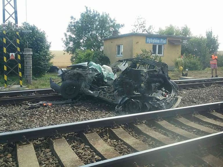 Zrážka rýchlika s osobným autom