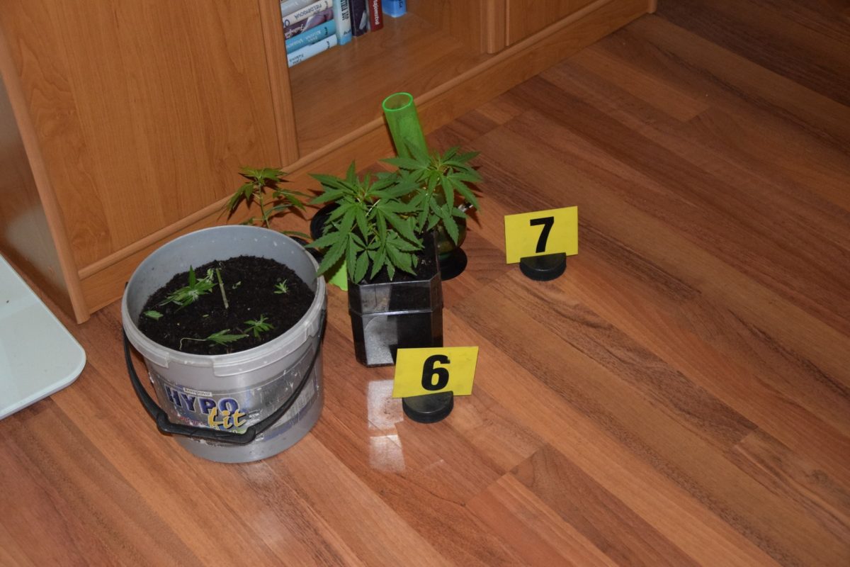 Polícia, drogy, Brezno, záchranári