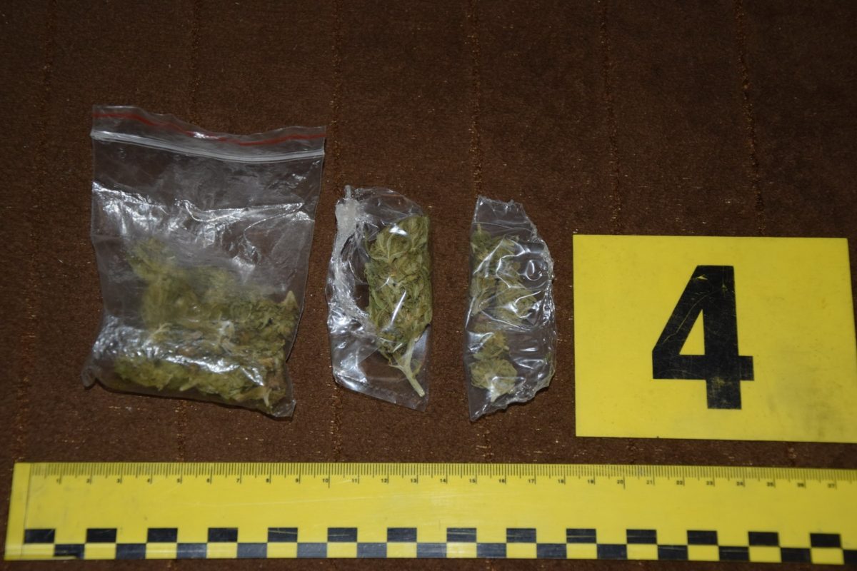 Polícia, drogy, Brezno, záchranári