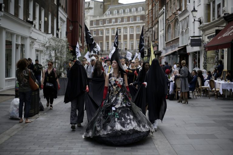 Aktivisti z organizácie Extinction Rebellion