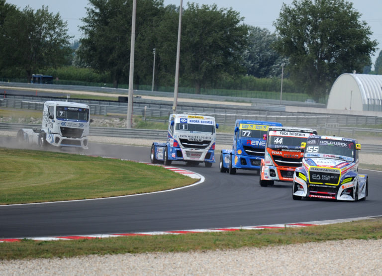 MOTORIZMUS: Majstrovstvá Európy ťahačov na okruhu Slovakia Ring