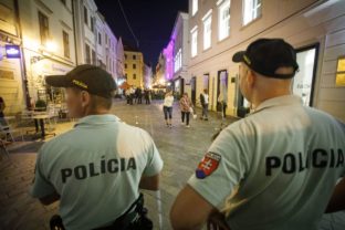 bitka na Ventúrskej ulici, polícia, chuligáni