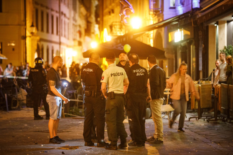 BRATISLAVA: V centre sa bili futbaloví fanúšikovia