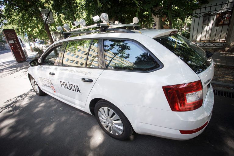 Cam car, parkovanie, polícia