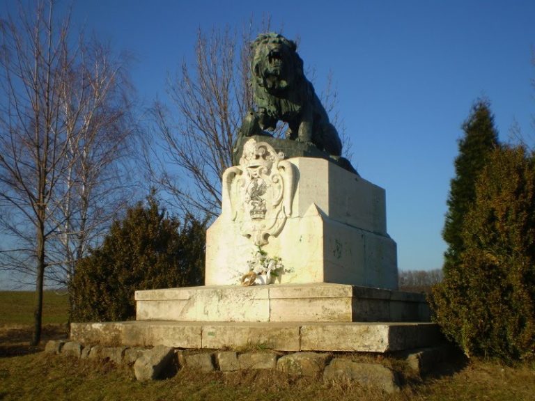 Zlaté Moravce, vandalizmus, sprejeri, socha leva