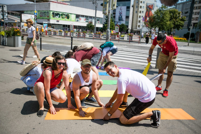 dúhový priechod, PRIDE, Dúhový pochod
