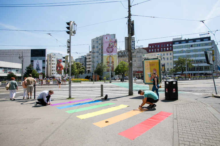 dúhový priechod, PRIDE, Dúhový pochod