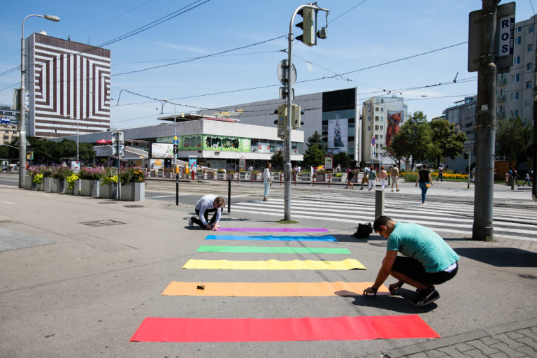 dúhový priechod, PRIDE, Dúhový pochod