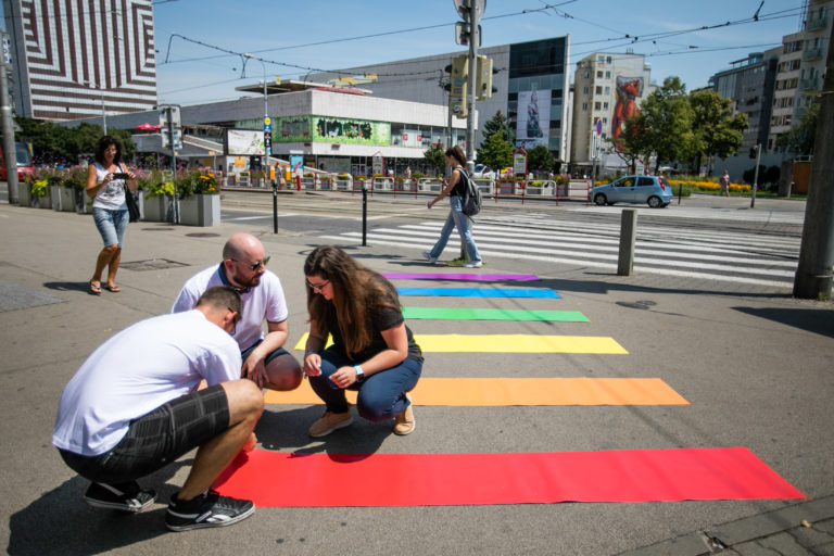 dúhový priechod, PRIDE, Dúhový pochod