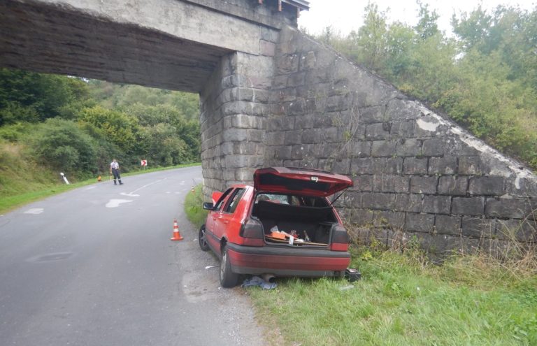 POLÍCIA: Opitý muž narazil do železničného mosta