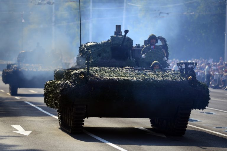 SNP: Oslavy 75. výročia, vojenská prehliadka