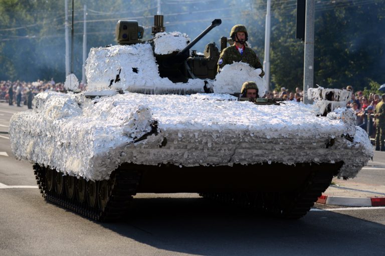 SNP: Oslavy 75. výročia, vojenská prehliadka