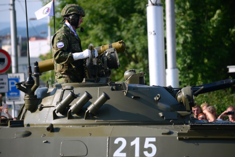 SNP: Oslavy 75. výročia, vojenská prehliadka