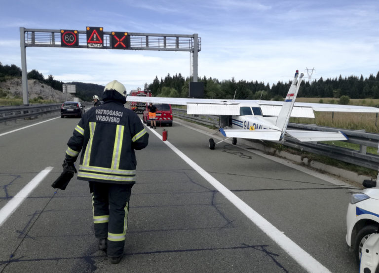 núdzové pristátie, Cessna, Chorvátsko, diaľnica