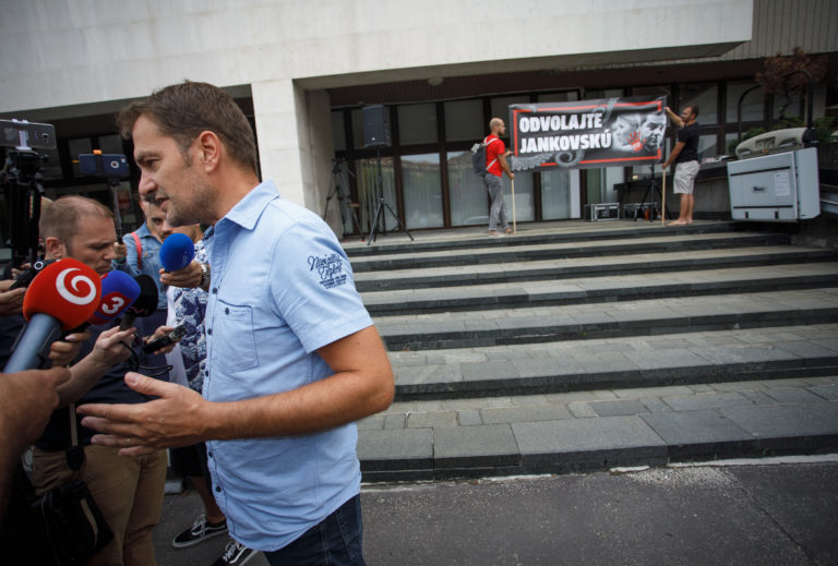 PROTEST: Za odvolanie Moniky Jankovskej