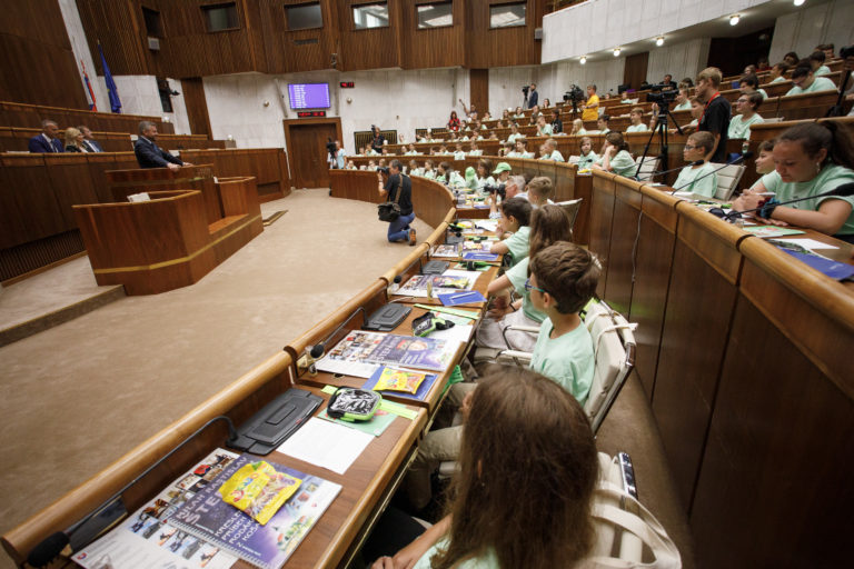NR SR: Hodina otázok Detskej Univerzity Komenského