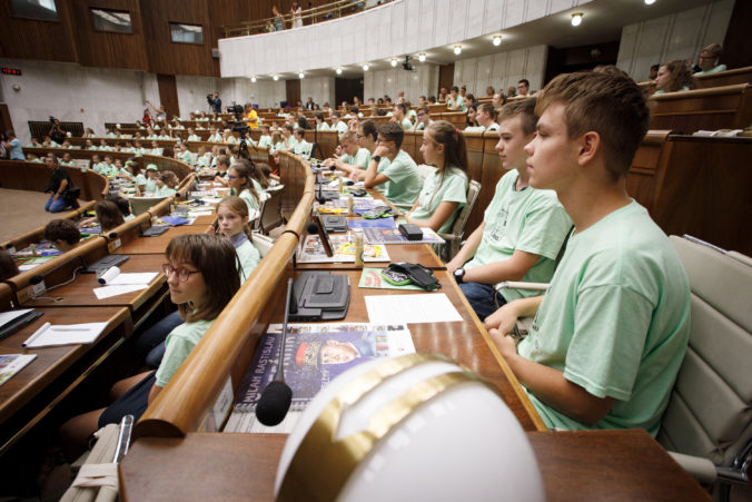 NR SR: Hodina otázok Detskej Univerzity Komenského