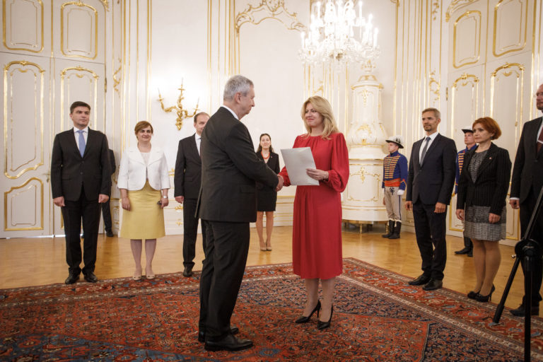 Prezidentka Zuzana Čaputová dovzdala poverovacie listiny