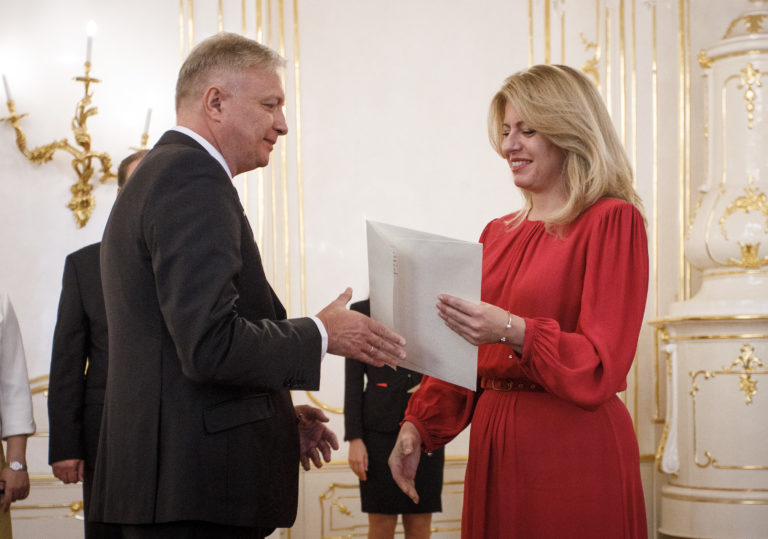 Prezidentka Zuzana Čaputová dovzdala poverovacie listiny