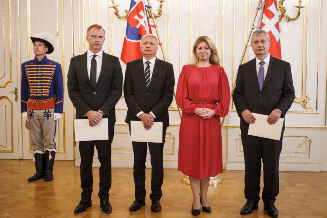 Prezidentka Zuzana Čaputová dovzdala poverovacie listiny
