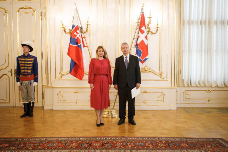 Prezidentka Zuzana Čaputová dovzdala poverovacie listiny