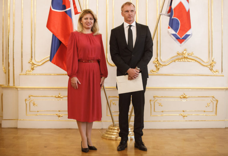 Prezidentka Zuzana Čaputová dovzdala poverovacie listiny