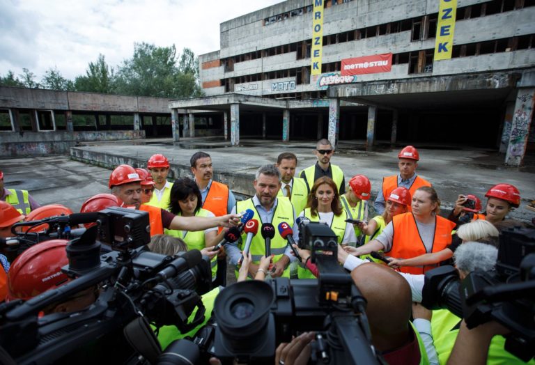 Peter Pellegrini, Andrea Kalavská, nemocnica Rázsochy