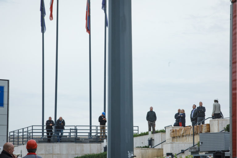 vlajkový stožiar, parlament