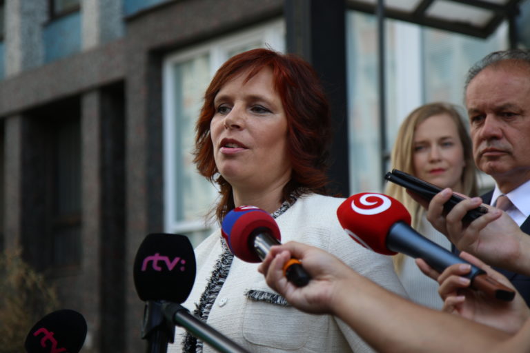 Za ľudí, odovzdanie podpisov, Veronika Remišová