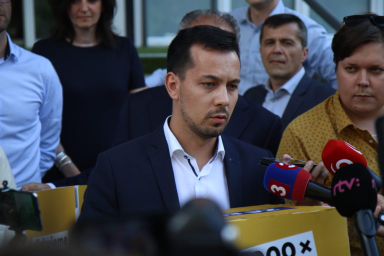 Za ľudí, odovzdanie podpisov, Juraj Šeliga